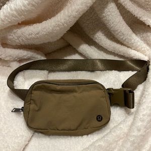 Lululemon belt bag Fanny pack green
